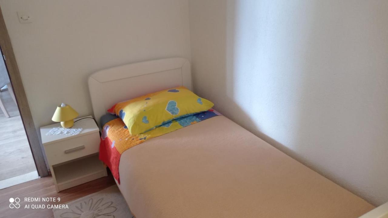 Holiday Home Marija Vrlika Luaran gambar