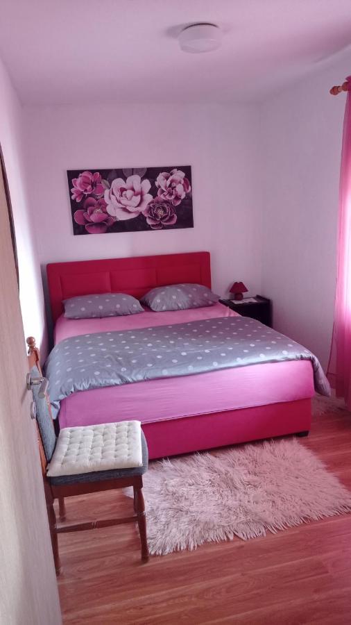 Holiday Home Marija Vrlika Luaran gambar