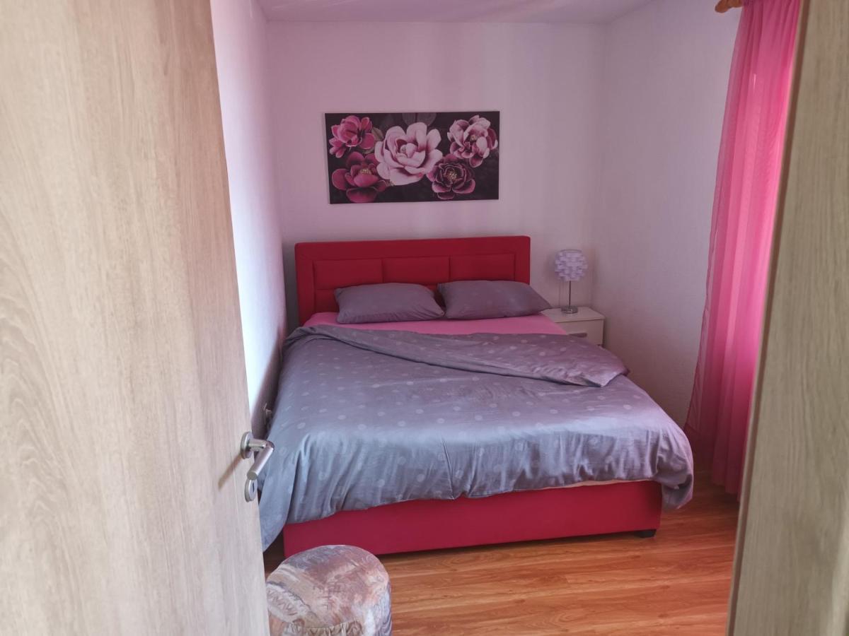 Holiday Home Marija Vrlika Luaran gambar