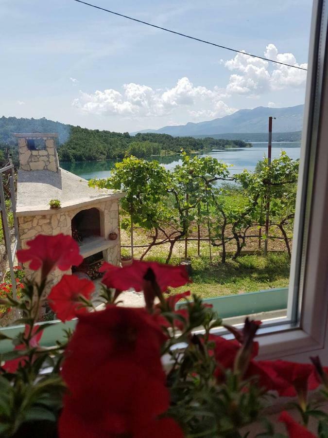 Holiday Home Marija Vrlika Luaran gambar