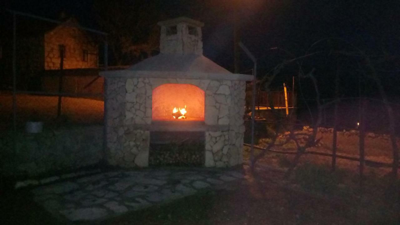 Holiday Home Marija Vrlika Luaran gambar