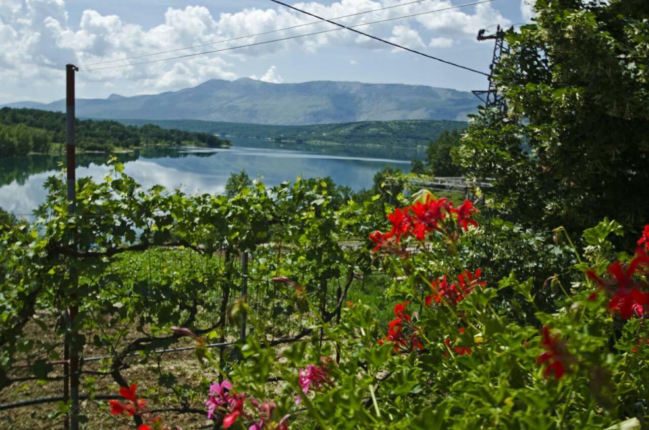 Holiday Home Marija Vrlika Luaran gambar